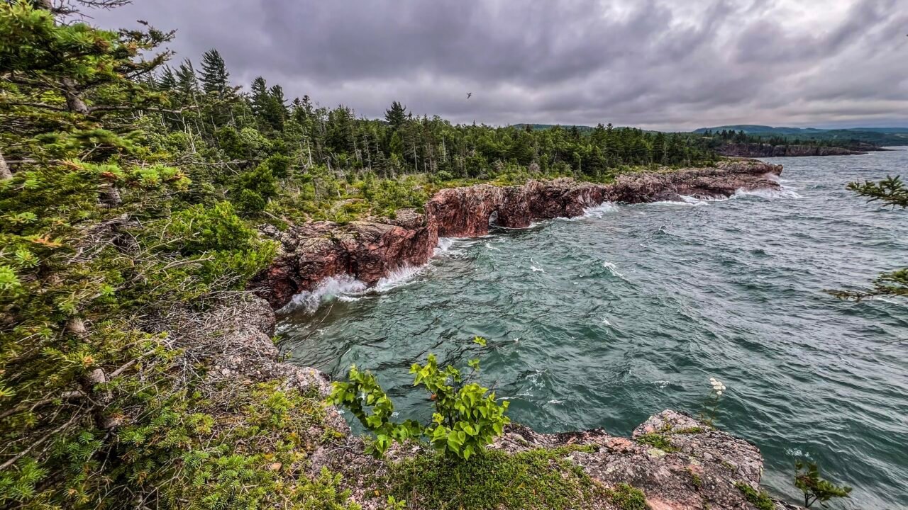 Rocky cliffs along Lake Superior at Tettegouche State Park on Minnesota’s North Shore under dramatic cloudy skies.