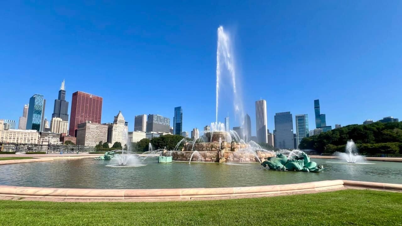 Buckingham Fountain in Grant Park with the Chicago skyline on a clear summer day