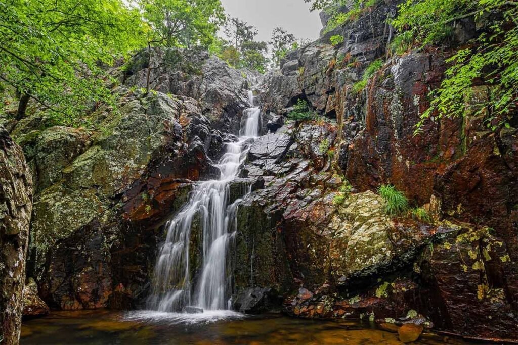 Mina Sauk Falls cascading down rocky cliffs at Taum Sauk Mountain State Park in Missouri.